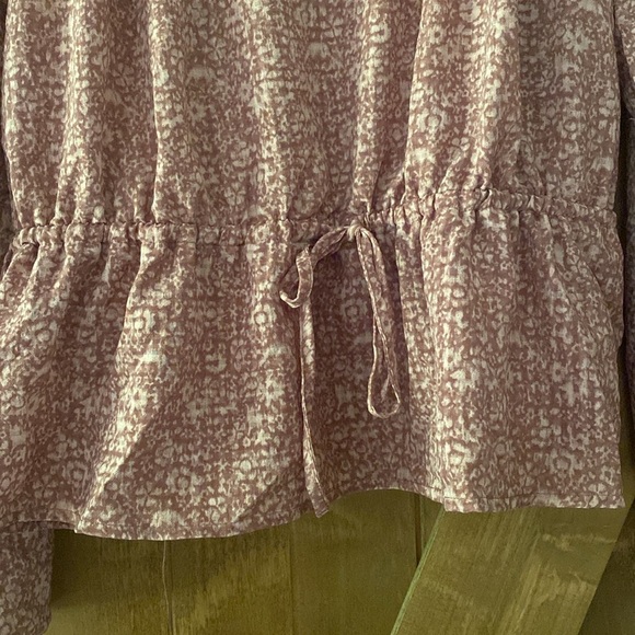 Womens Universal Thread Peplum Style Blouse size large - Picture 7 of 8